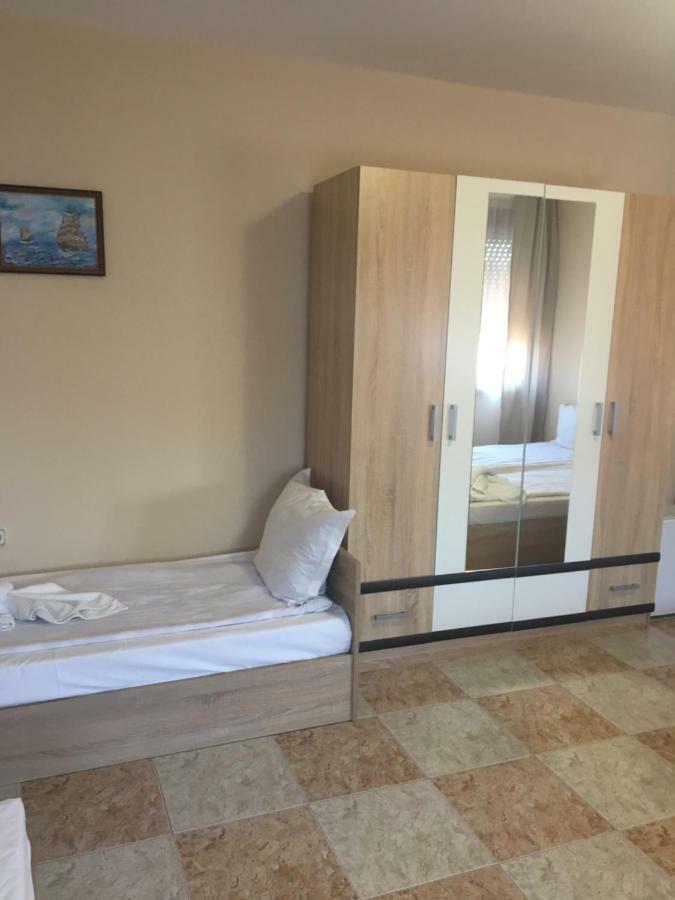 Stoyko'S Guest House Pomorie Exteriör bild